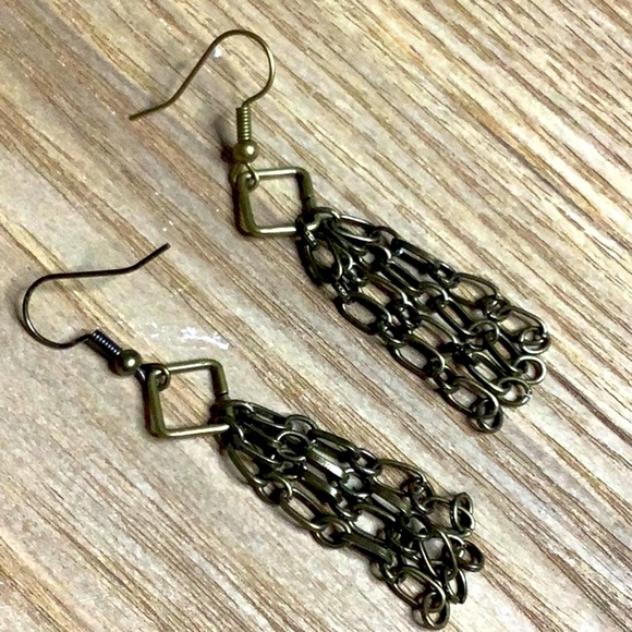 Simple in Structure. - Picture 2 of 2